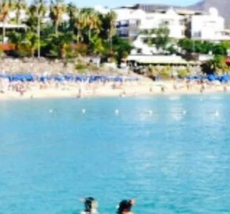 Backpackers Playa Blanca Bed and breakfast *