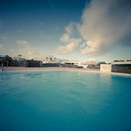 Backpackers Playa Blanca Bed & Breakfast